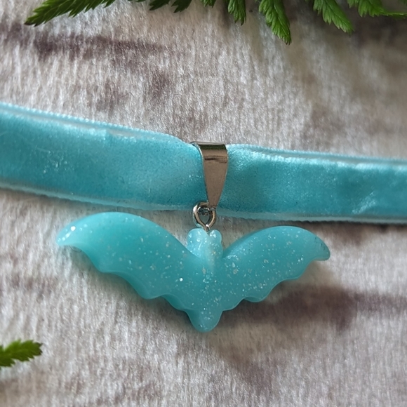 2/15$🖤 Bat choker - Picture 3 of 3